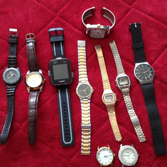 Lot of 12 Newer and Vintage Non-Working Wrist Watches - Picture 1 of 7